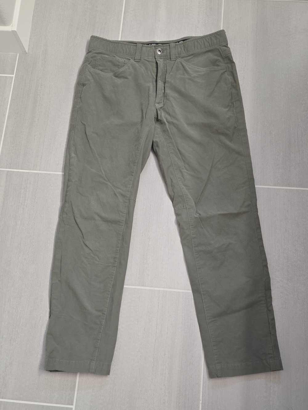 Eddie Bauer Men's Chinos in Olive Green 32x30